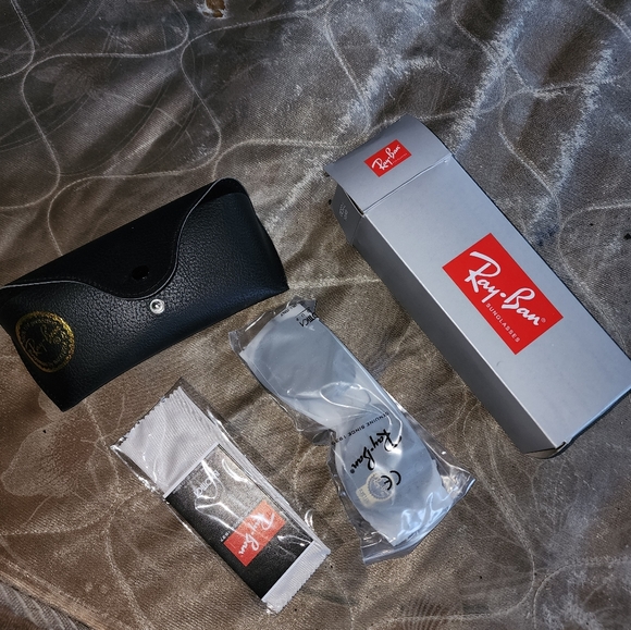 New RAYBAN sunglasses - Picture 1 of 2
